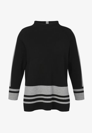 Schwarzer Strickpullover mit hohem Kragen, dreiviertellangen Ärmeln und grauen horizontalen Streifen am unteren Saum und an den Seiten. Glatte Textur, lockere Passform.