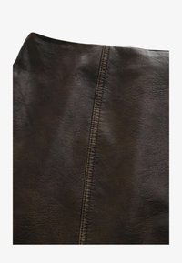 Ausgewählt, brown distressed