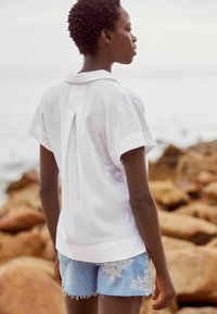 Next SHORT SLEEVE - REGULAR FIT - Košilová halenka  - white