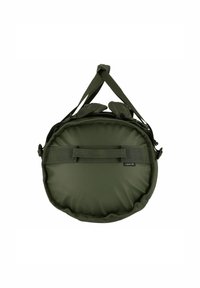 Borsa rotonda verde oliva con un esterno imbottito, doppi manici superiori e una cinghia frontale. Chiusura con zip e un'etichetta prominente sul lato.