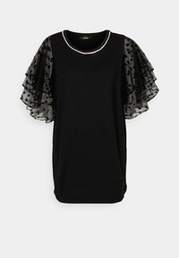 Top negro de manga corta con mangas transparentes con volantes y lunares negros; escote adornado con una fila de cuentas.