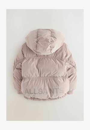 Puffige pinke Jacke mit Kapuze, ausgestattet mit genähten Einsätzen und elastischen Bündchen. Auf der Rückseite befindet sich ein dezentes Logo am Saum. Weicher Textur.