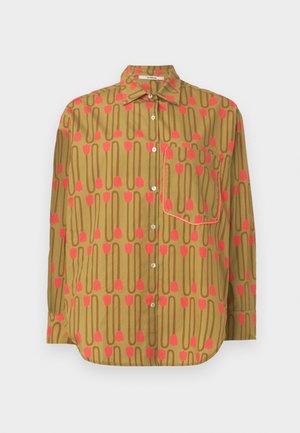 Πουκάμισο με κουμπιά σε καφέ ύφασμα με επαναλαμβανόμενο σχέδιο από ροζ σχήματα τουλίπας και γραμμές· διαθέτει τσέπη στο στήθος και μανσέτες στα μανίκια.