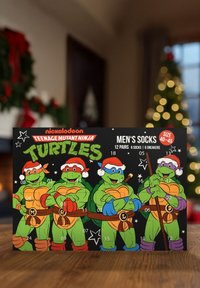 Set di calzini da uomo con i Teenage Mutant Ninja Turtles. Confezione in cartone nero con colorati tartarughe dei cartoni animati in cappelli di Babbo Natale, taglia 40-45.