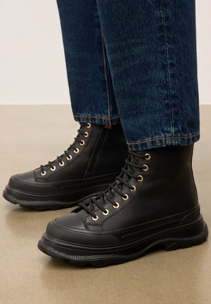 ENOLA - Plateaustiefelette - black