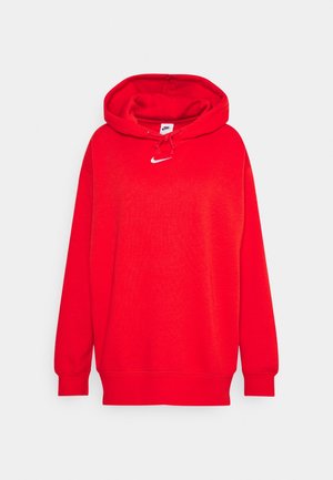 Jasnoczerwona bluza z kapturem Nike z regulowanym kapturem na sznurki, długimi rękawami, ściągaczami i małym białym logo Nike swoosh na piersi.