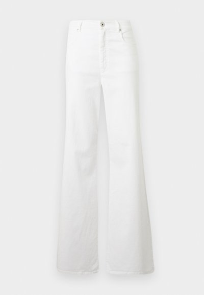 Bijele široke traperice s visokim strukom, sa dugmetom i zatvaračem, dva prednja džepa i čistom, ravnom teksturom.