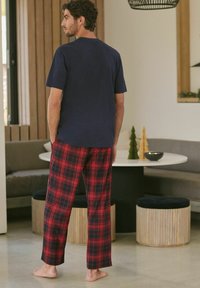 Next MOTIONFLEX COSY SET STANDARD - Nattøj sæt - navy red check