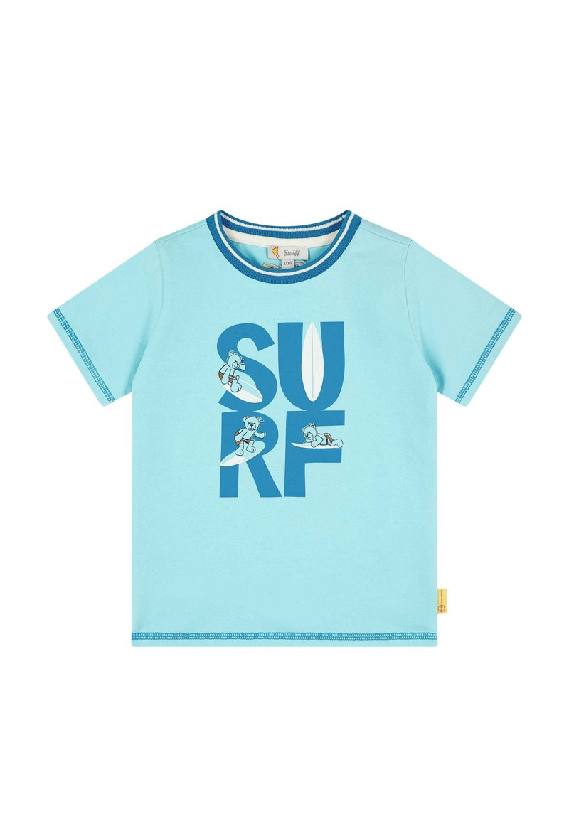 Camiseta de manga corta azul claro con cuello redondo, que presenta un gráfico audaz de "SURF" en azul oscuro y divertidas ilustraciones de surf.