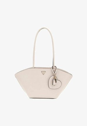 Borsa a tracolla sintetica beige con forma triangolare, manici lunghi, dettagli dorati e un portachiavi a forma di cuore staccabile.
