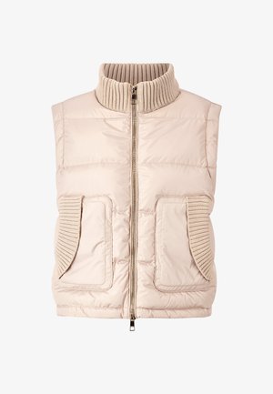 Beige puffer vest ribaga kaelusega, esi lukuga ja kahe paigaldatud taskuga. Pehme, tikandatud tekstuur ja voolujooneline kuju.