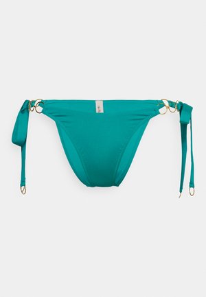 Bas de bikini teal en tissu lisse, avec des accents en métal doré et des liens réglables de chaque côté pour un ajustement personnalisé.