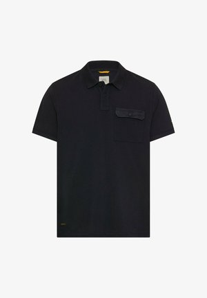 Zwart poloshirt met korte mouwen, kraag, twee knoopjes bij de hals en een knoopzakje aan de linkerkant van de borst.