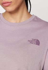 The North Face BOX RELAXED TEE - Marškinėliai su spaudiniu - purple chalk/midnight mauve
