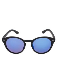 Gafas de sol negras con montura ovalada y lentes azul degradado. La montura tiene un acabado mate, con una ligera curva en las varillas.