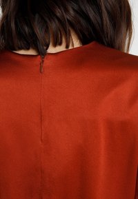 IVY OAK Bluse - cognac