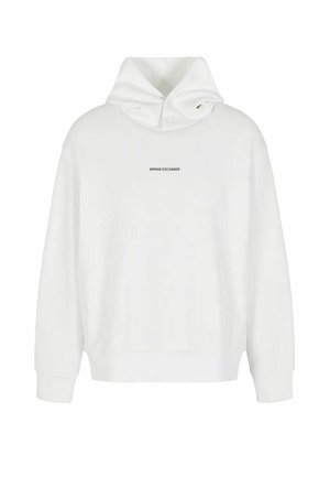 Felpa bianca con colletto alto, dotata di chiusura con bottoni al collo. Logo "ARMANI EXCHANGE" in nero al centro del petto. Texture del tessuto morbida.