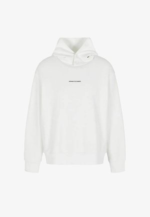 Felpa bianca con colletto alto, dotata di chiusura con bottoni al collo. Logo "ARMANI EXCHANGE" in nero al centro del petto. Texture del tessuto morbida.
