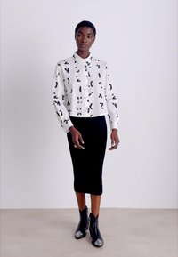 Marc Cain Nööpidega pluus - offwhite