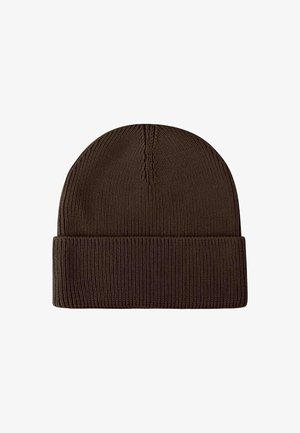 Bruine gebreide beanie met ribbeltextuur, heeft een opgerolde manchet en een centrale naad aan de bovenkant, geschikt voor koudere weersomstandigheden.