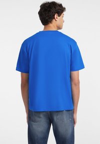 Guess Jeans TEE - Camiseta estampada - blau