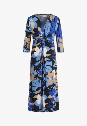 Bloemenjurk tot op de knie met een gedraaide knoopdetail in de taille. Heeft een kleurenpalet van blauw, wit en beige tegen een zwarte achtergrond.