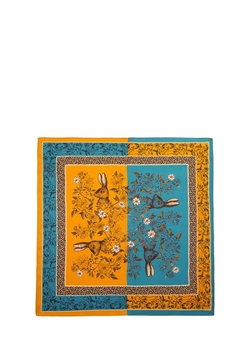 Foulard en soie carré divisé en sections orange et turquoise, présentant des motifs floraux, des lapins et une bordure en imprimé léopard.