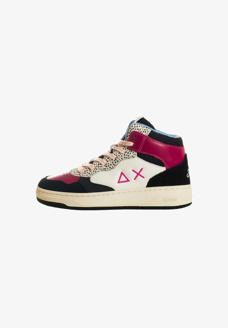 Sneaker alta caratterizzata da un mix di materiali in navy, crema e bordeaux con accenti rosa, design perforato e collo imbottito.