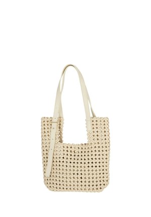 Beżowa pleciona torba na ramię o kwadratowym kształcie, z regulowanym skórzanym paskiem na ramię i małym zatrzaskiem z przodu.