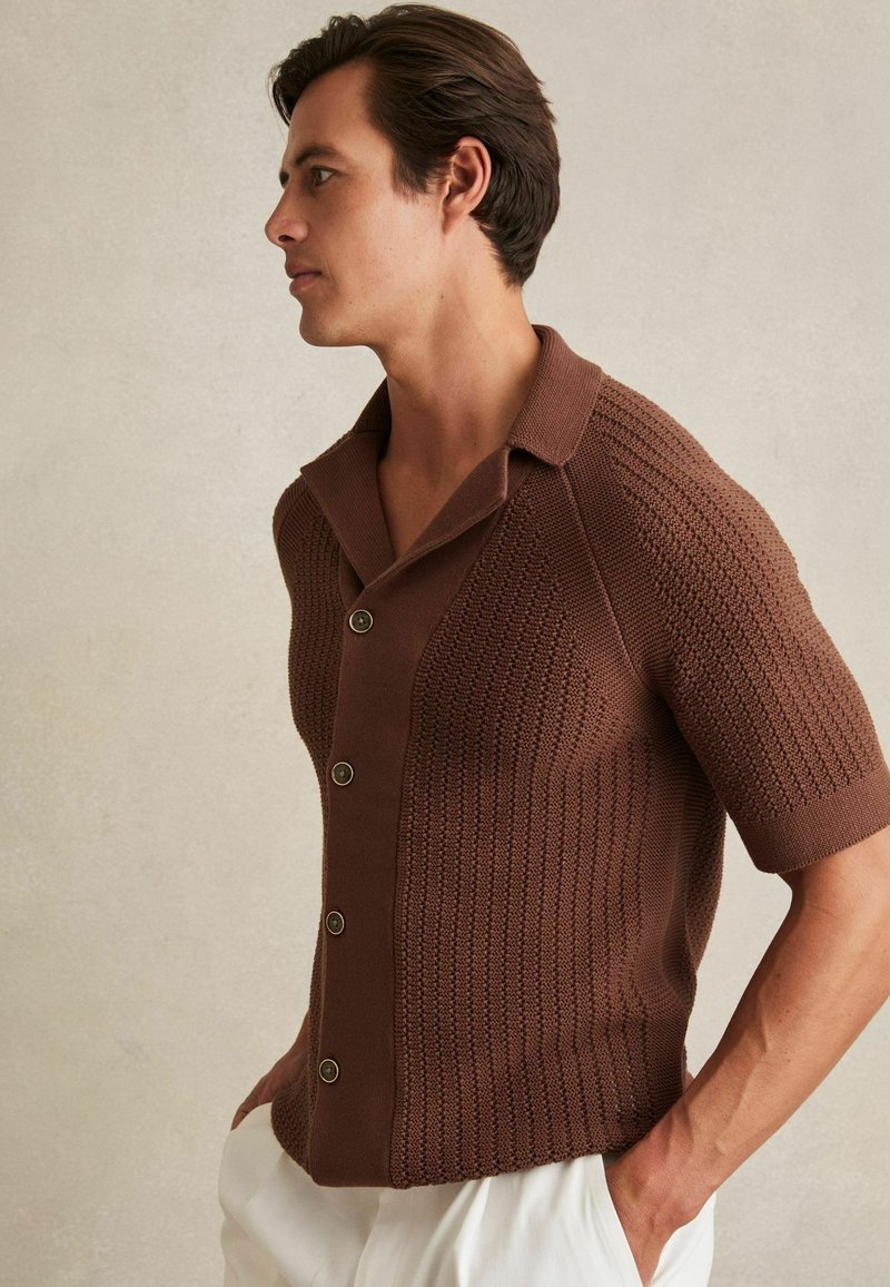 Reiss REGULAR FIT -  TEXTURED CUBAN-COLLAR - Hemd - tobacco brown