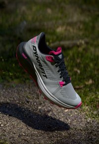 Nepasirinkta, nimbus/black out