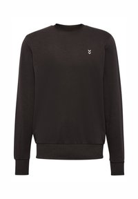 Zwarte sweater met lange mouwen, geribbelde manchetten en zoom, ronde halslijn en een klein logo-accent op de borst. Gladde stoftextuur.