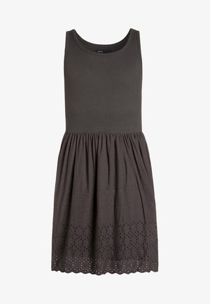 Vestido sin mangas de color gris oscuro con corpiño acanalado, falda fruncida y bordado floral con ojales a lo largo del dobladillo.