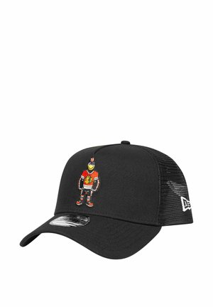 Schwarze Kappe mit einem Netzrücken, ausgestattet mit einem gestickten Cartoon-Charakter in Hockeyausrüstung. Strukturiertes Design mit einem gebogenen Schild und verstellbarem Verschluss.