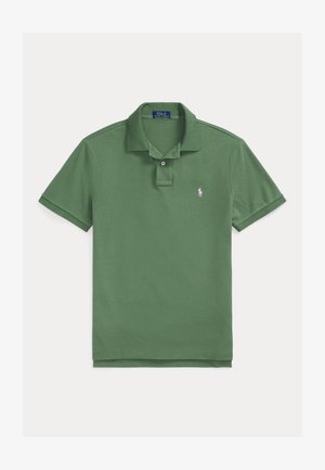 Žalias trumpomis rankovėmis polo marškinėliai su dviem sagutėmis ir mažuoju baltu siuvinėtu logotipu kairėje krūtinės pusėje.