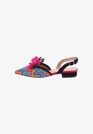 Sandal a punta colorato con cinturino posteriore, caratterizzato da un motivo a zigzag in turchese, arancione e rosa, con un dettaglio in fiocco rosa.