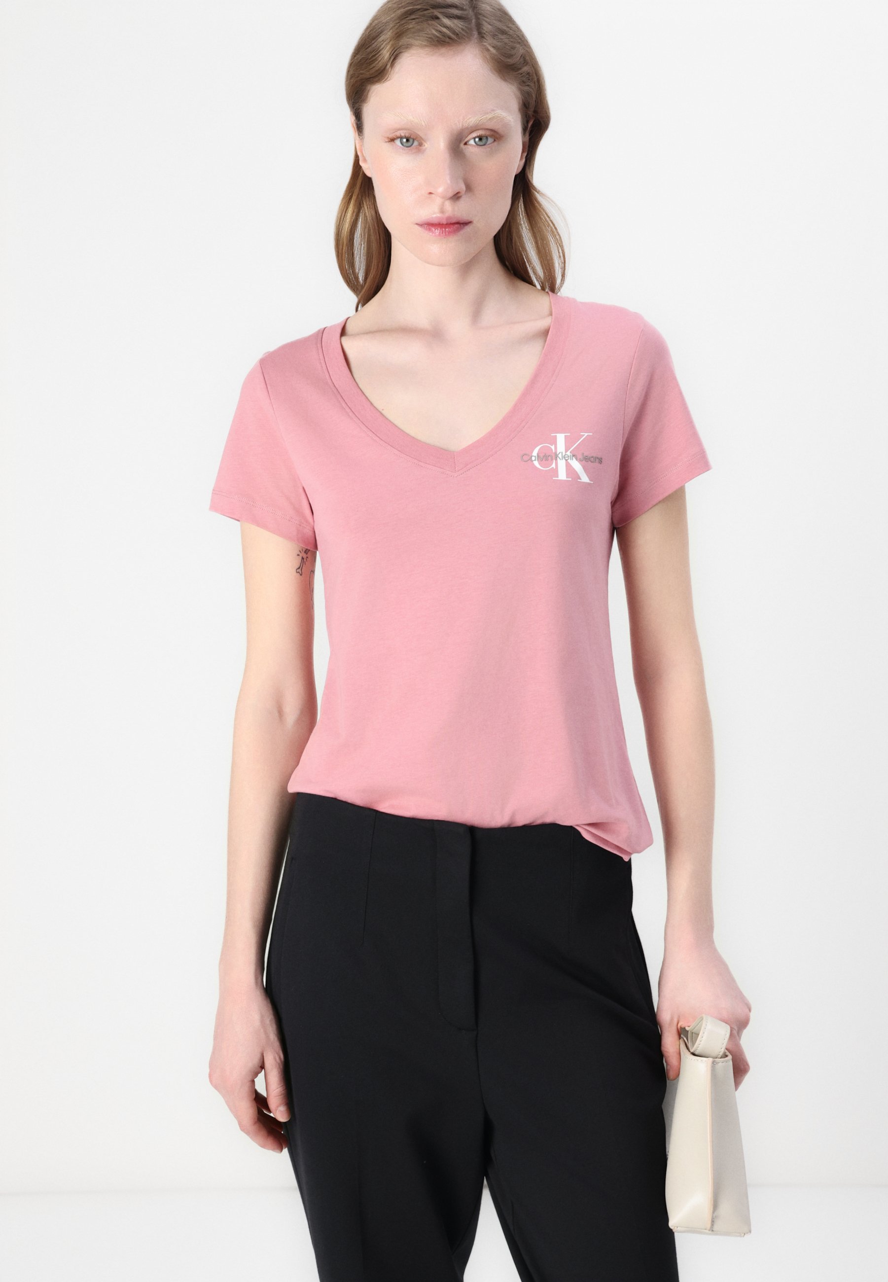 売れ筋商品|||カルバンクライン Tシャツ レディース トップス MONOLOGO V NECK TEE - Print T-shirt - rose dusk Calvin Klein Jeans MONOLOGO V NECK TEE - T-shirt print