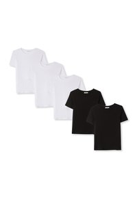 Cinque t-shirt a maniche corte: tre bianche e due nere. Presentano un collo rotondo e un tessuto misto cotone morbido e liscio.
