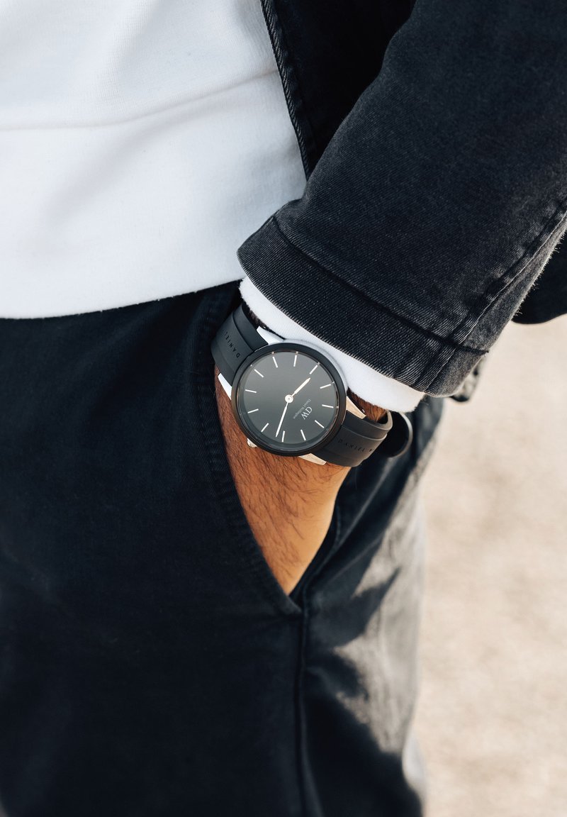 Daniel Wellington - ICONIC MOTION - Ceas - black, Extindeți