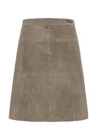 Grauer Wildlederrock mit geradem Schnitt, zwei Gesäßtaschen und dezenten Nahtdetails. Etikett am Bund sichtbar.