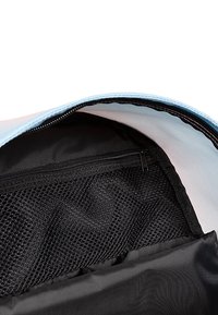 Eastpak OUT OF OFFICE UNISEX jasnoniebieski