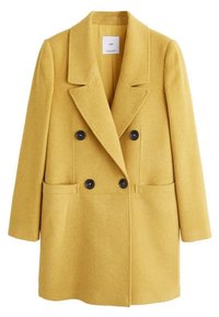 Geel double-breasted wollen jas met brede revers, vier zwarte knopen en twee voorzakken.