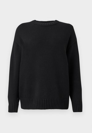 Maglione nero a maniche lunghe in maglia, con collo a girocollo a costine, polsini e orlo, esposto su uno sfondo bianco semplice.