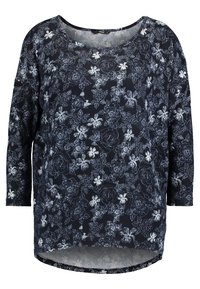 Top floreale blu navy con maniche a tre quarti, caratterizzato da motivi floreali bianchi e rose. Tessuto morbido, scollo arrotondato e orlo curvo.