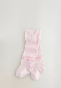 Rosa gerippte Kniestrümpfe mit einem kleinen Satinbanddetail am Knöchel, glatte Textur und eine enganliegende Form.