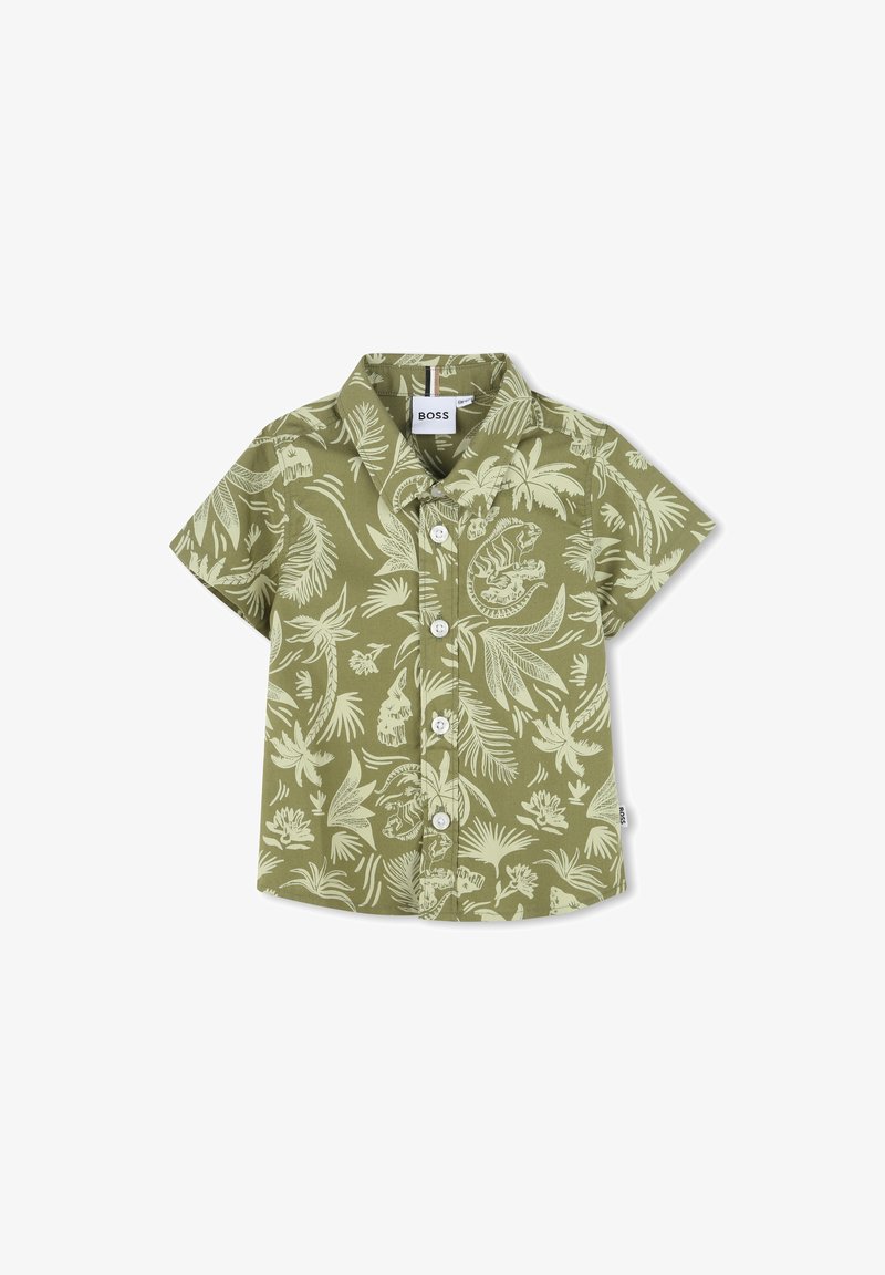 Camicia a maniche corte, verde oliva, con bottoni, caratterizzata da un motivo a stampa di foglie e animali in verde chiaro, con colletto a vento e bottoni bianchi.