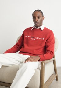 Tommy Hilfiger LOGO - Sweatshirt - dark magma