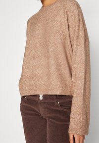 Vero Moda Stickad tröja - brown