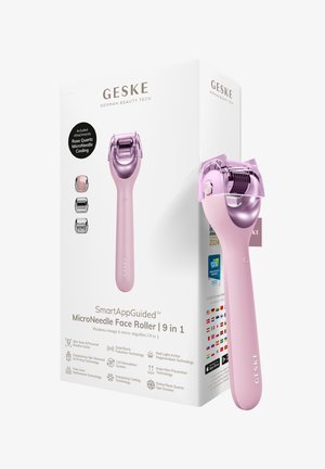 Roze micronaald gezichtroller met rozenkwarts koelende opzet, afgebeeld naast de witte productdoos met technische en awarddetails.