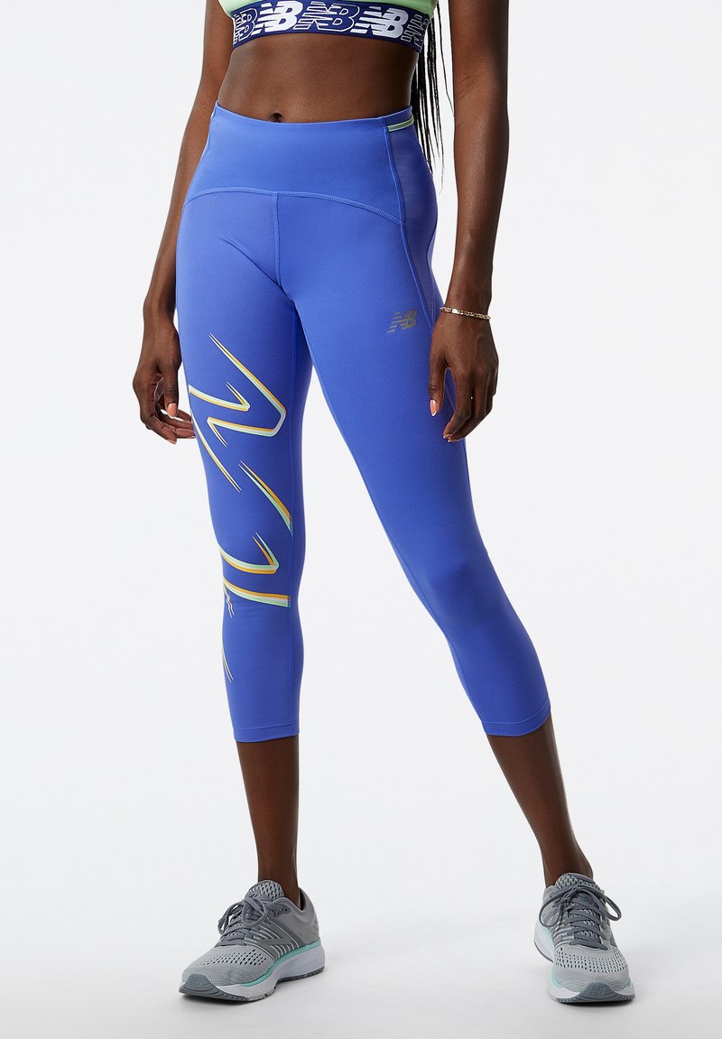 New Balance GRAPHIC IMPACT RUN CROP Tights aura/blau Zalando.at